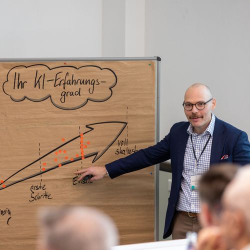 Prof. Dr. Schaller beim KI-Summit
