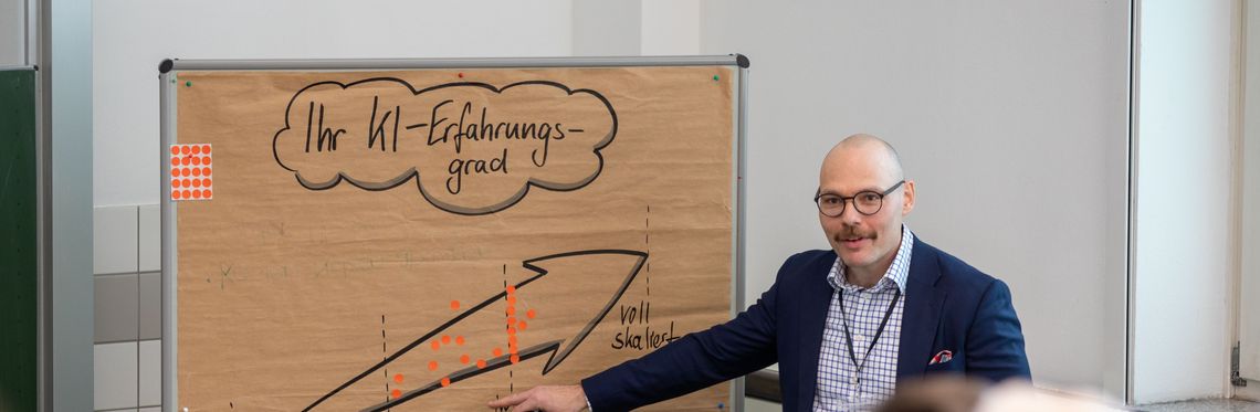 Prof. Dr. Schaller beim KI-Summit