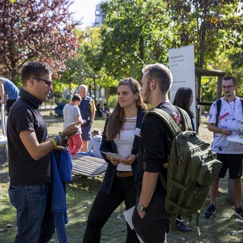 Angeregte Gespräche beim ersten "Prof. im Park" im Bürgerpark Wernigerode