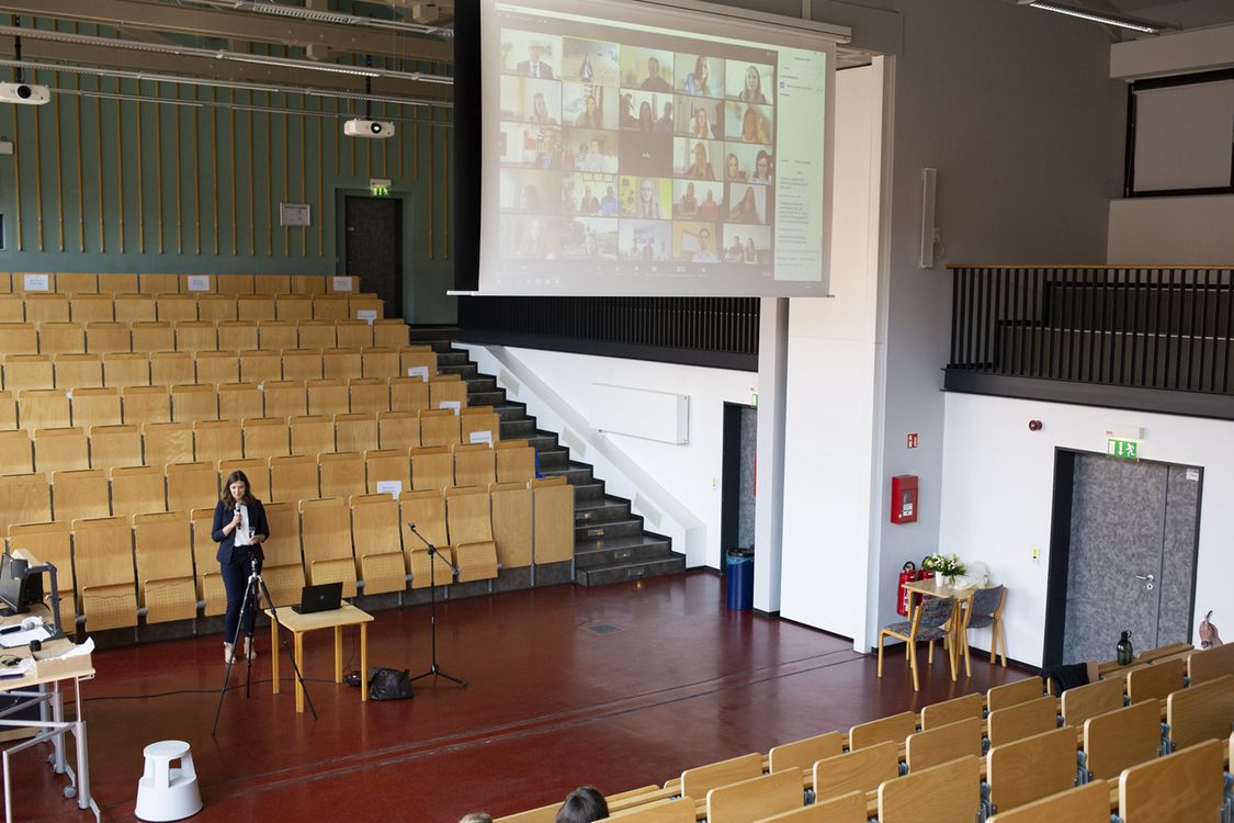 Ansicht des Hörsaals in Halberstadt aus dem das Event gestreamt wurde.