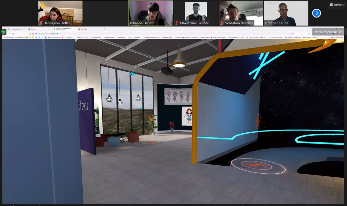 Absolventin Johanna Daher zeigt den Studierenden einen virtuellen Raum.