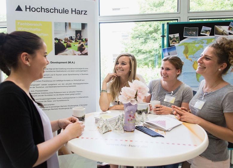 Bild: Beim Campusfieber am Samstag, dem 26. Mai 2018, präsentiert sich die Hochschule Harz fachlich, familiär und in bester Feierlaune: Besucher und Interessierte, Schülerinnen und Schüler sowie Hochschulangehörige sind eingeladen, wenn vier Veransta
