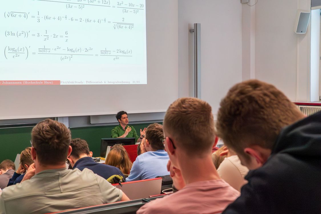 In den Osterferien steht bei „Fit 4 Abi&Study“ Mathe auf dem Stundenplan zur optimalen Vorbereitung auf Schulabschluss und Studium. Foto: Hochschule Harz