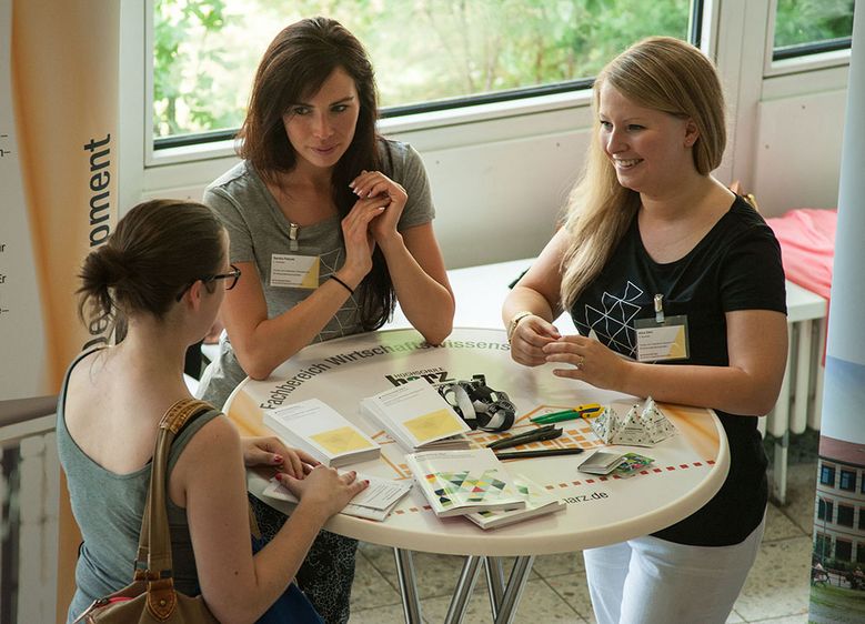 Bild: Beim Campusfieber am Samstag, dem 10. Juni, präsentiert sich die Hochschule Harz fachlich, familiär und in bester Feierlaune: Besucher und Interessierte, Schülerinnen und Schüler sowie Hochschulangehörige sind eingeladen, wenn vier Veranstaltun