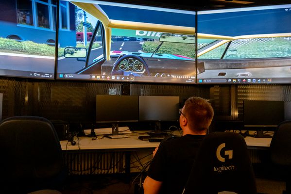 Blick auf die PCs in der Leitwarte