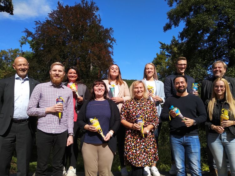 Neun Frauen und Männer starten ihr berufsbegleitendes BWL-Bachelorstudium in Wernigerode an der Hochschule Harz.