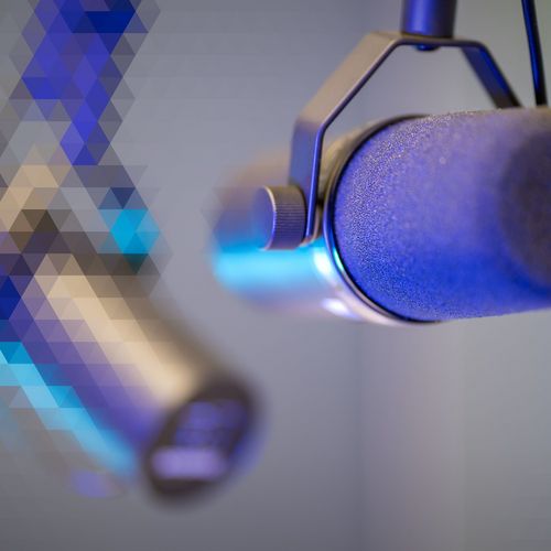 Bild zweier Mikrofone im Studio für Medienproduktion am Fachbereich Verwaltungswissenschaften in Halberstadt.