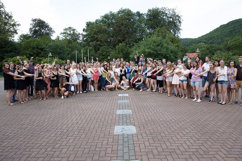 Gruppenfoto Steinlegung Abschlussjahrgang SoSe 2016