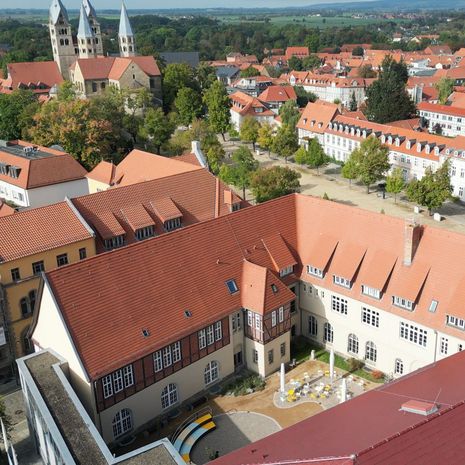 Luftbild des Campus der Hochschule Harz in Halberstadt aus der Luft