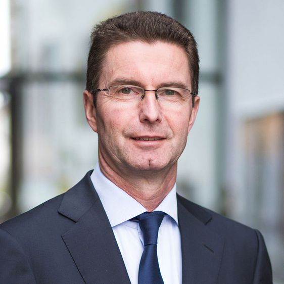 Bild: Prof. Dr. Volker Böttcher referiert in der Juni-Vorlesung der GenerationenHochschule zum Thema „Mehr als 100 Jahre organisierte Urlaubsreisen – Eine Erfolgsgeschichte auch in der Zukunft?“.