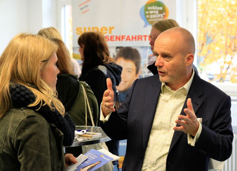 Bild: Zahlreiche Studierende der Hochschule Harz nutzten anlässlich der bereits siebten Firmenkontaktmesse die Gelegenheit, mit Vertretern namhafter regionaler und überregionaler Unternehmen auf dem Campus ins Gespräch zu kommen.