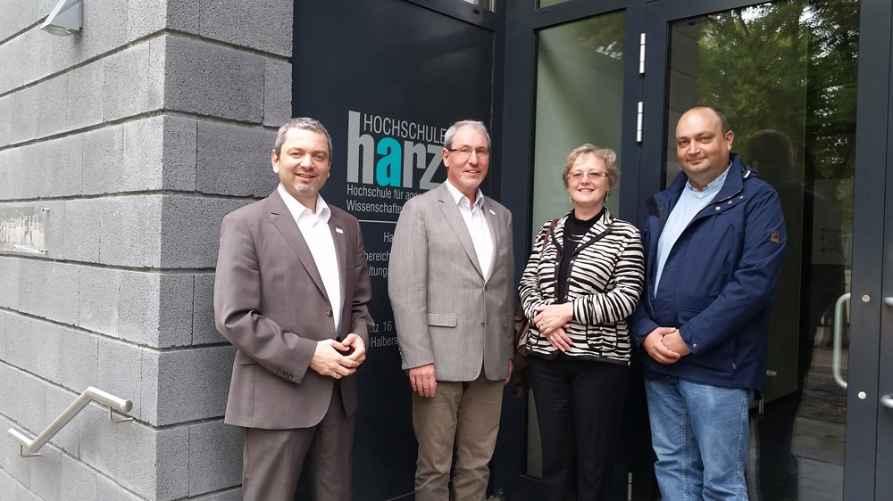 Bild (v.l.n.r.): Prof. Dr. André Niedostadek und Prodekan Prof. Dr. Wolfgang Beck begrüßten Dekanin Renáta Myšková, PhD und Zdeněk Brodský, PhD aus Pardubice am Fachbereich Verwaltungswissenschaften der Hochschule Harz.